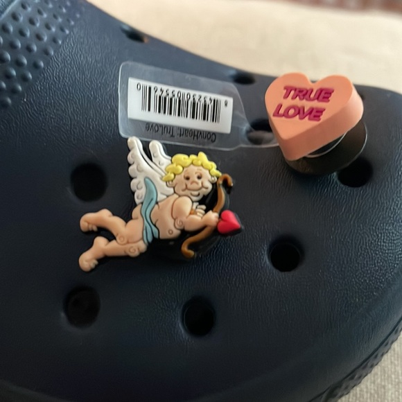 Croc Valentine’s jibbitz
Heart is kiss me and Cupid - Picture 3 of 5